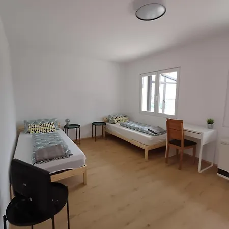 Apartment Terasse Und Garten 8 Personen Kassel